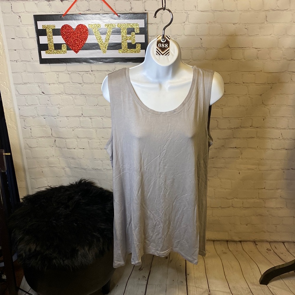 Logo layer gray tank top size large NWOT